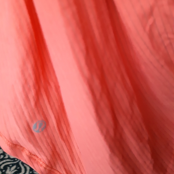 Sz 6 Peach Luluemon workout tank - Picture 4 of 4